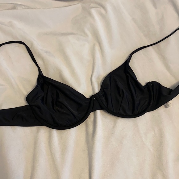 PrettyLittleThing Black Bikini Top - Picture 1 of 4